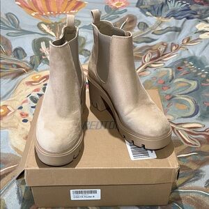 Platform Chelsea Boot Sz 8
